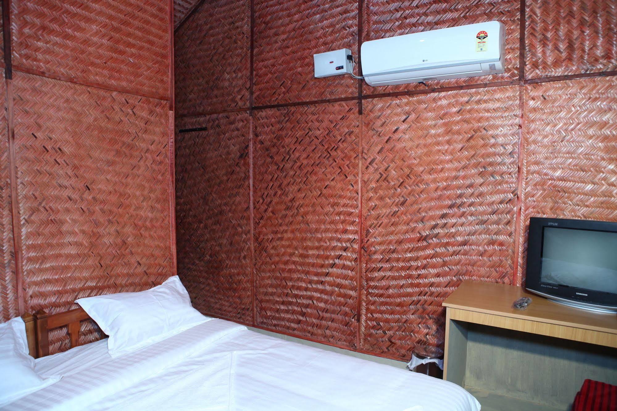 Savithri Inn Bamboo Cottages & Resorts วาร์คาลา ภายนอก รูปภาพ