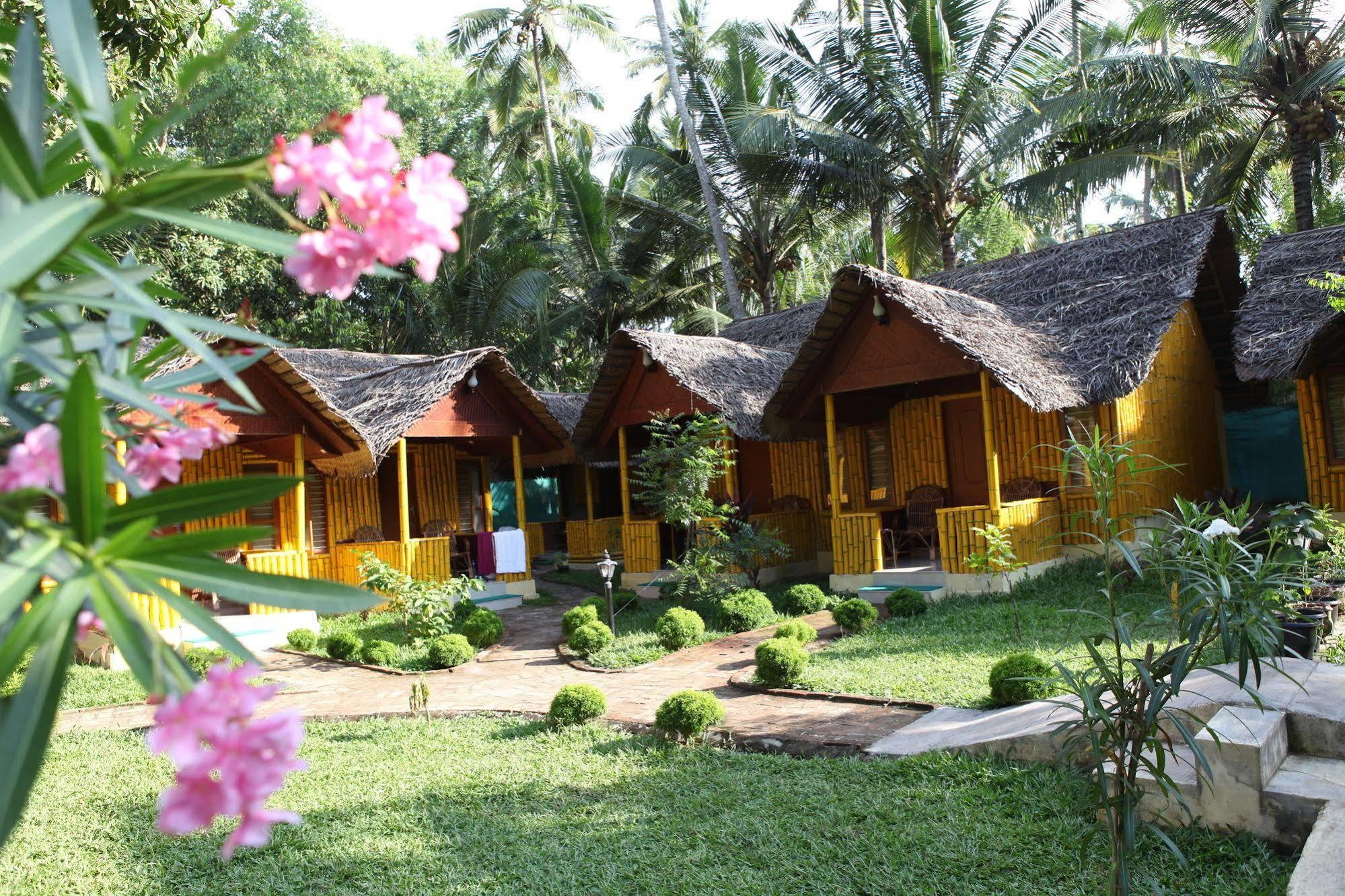 Savithri Inn Bamboo Cottages & Resorts วาร์คาลา ภายนอก รูปภาพ